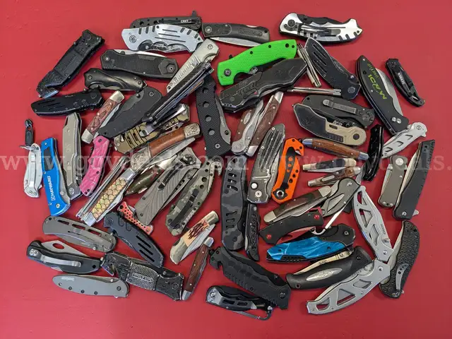 12.8 Pound Lot of Various Brand Knives/PRE-OWNED/DS18127/97083/TSA
