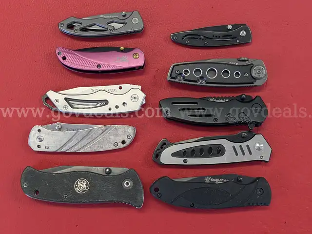 10 Smith &#x26; Wesson-Gun Maker Knives/PRE-OWNED/DS18128/97090/TSA