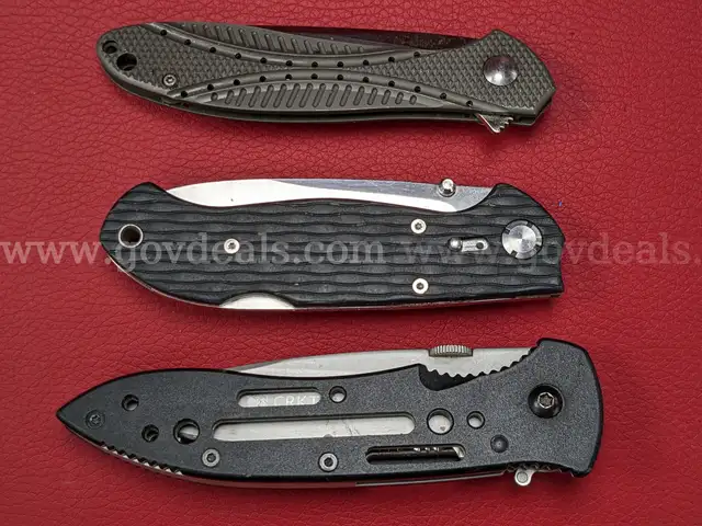 3 CRKT Knives/PRE-OWNED/DS18132/97107/TSA