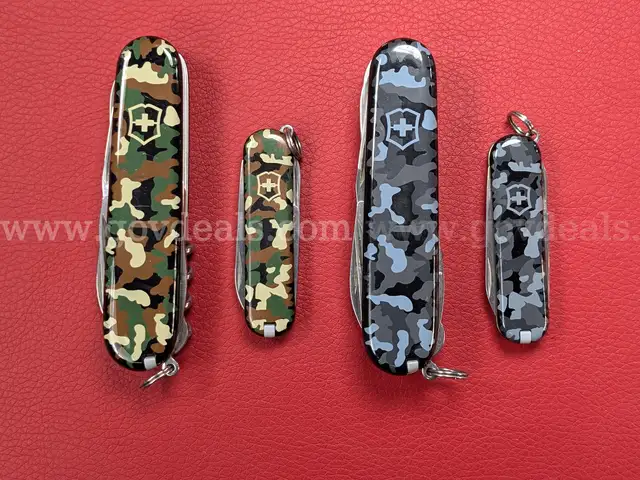 4 Victorinox Camo Swiss Army Knives/PRE-OWNED/DS18132/97106/TSA