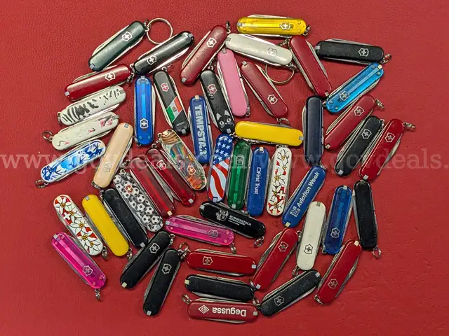 50 Victorinox Mini Swiss Army Knives/PRE-OWNED/DS18135/97120/TSA