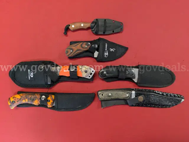 6 Fixed Blade Knives with Sheaths/PRE-OWNED/DS18145/97197/TSA