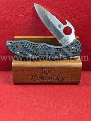 Spyderco Delica 4 VG-10 Knife/PRE-OWNED/DS18208/97496/TSA