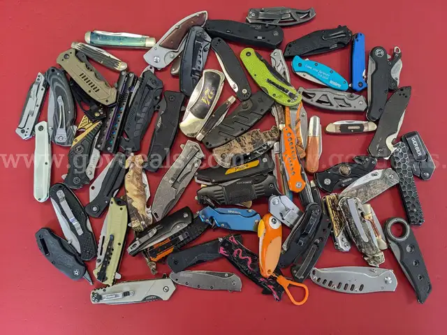 13.4 Pound Lot of Various Brand Knives/PRE-OWNED/DS18208/97494/TSA