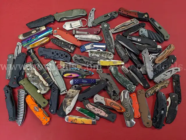 14.2 Pound Lot of Various Brand Knives/PRE-OWNED/DS18219/97558/TSA