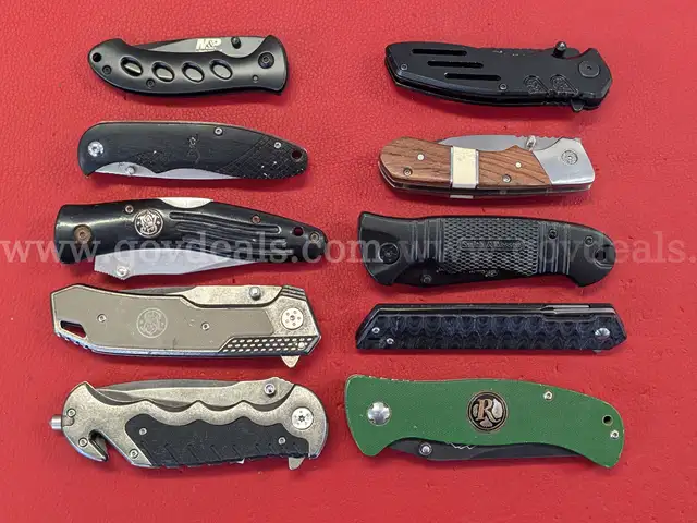 10 Smith & Wesson-Gun Maker Knives/PRE-OWNED/DS18228/97606/TSA