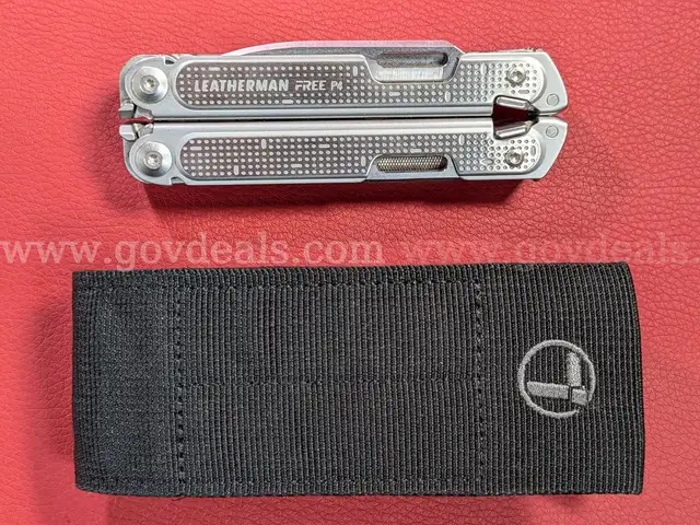 *Discontinued Leatherman Free P4 Multi-Tool with Sheath/PRE-OWNED/DS18228/97602/TSA