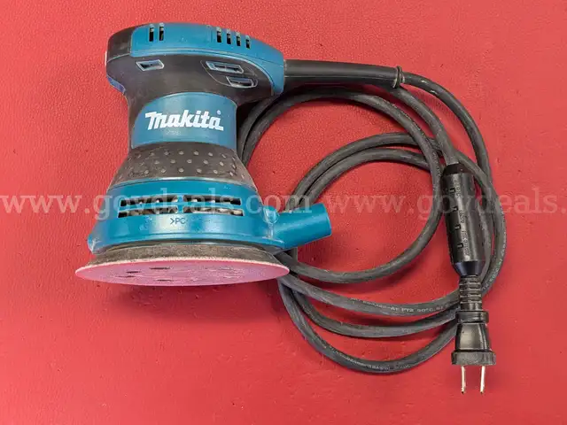 Makita Corded Sander/PRE-OWNED/DS18247/97713/TSA