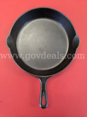 Griswold No. 8 Cast Iron Pan/PRE-OWNED/DS18277/97832/TSA