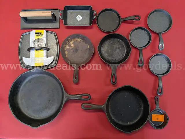 10 Various Cast Iron Pans/PRE-OWNED/DS18305/97894/TSA