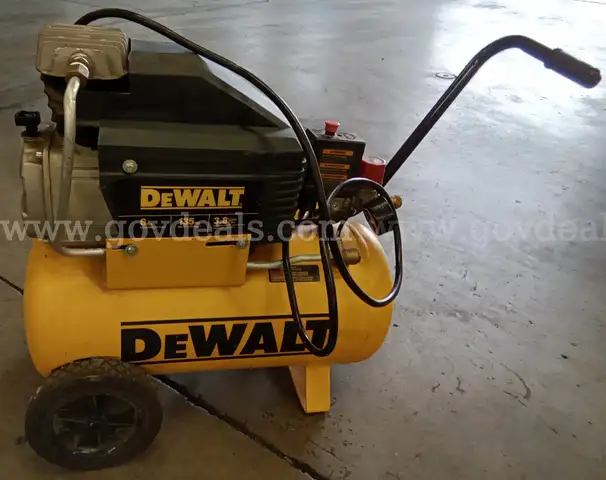 DEWALT 6-Gallons Portable Air Compressor/PRE-OWNED/DS18309/97934/DSP