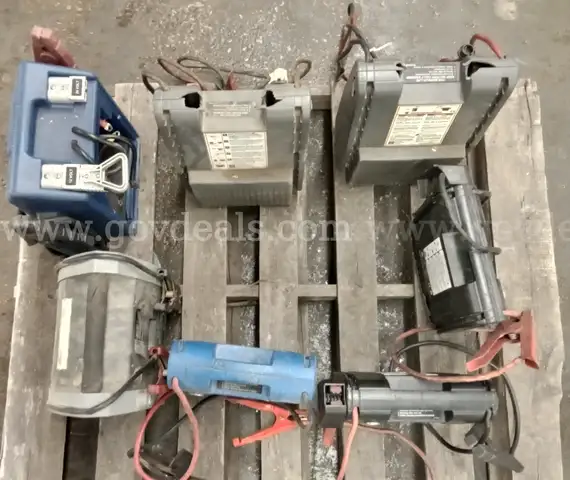 7 Various Brand Jump Starters/PRE-OWNED/DS18326/97990/DSP