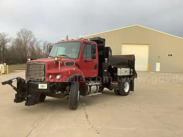2008 Freightliner M2 106 w/ Henderson Munibody, Sander, and Plow