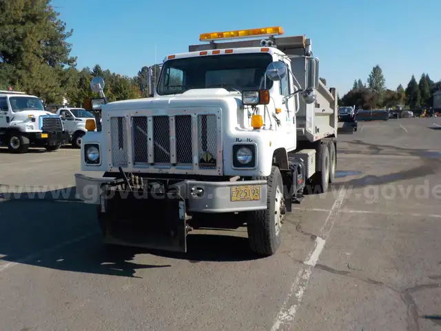 1999 International 2574