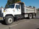 1999 International 2574