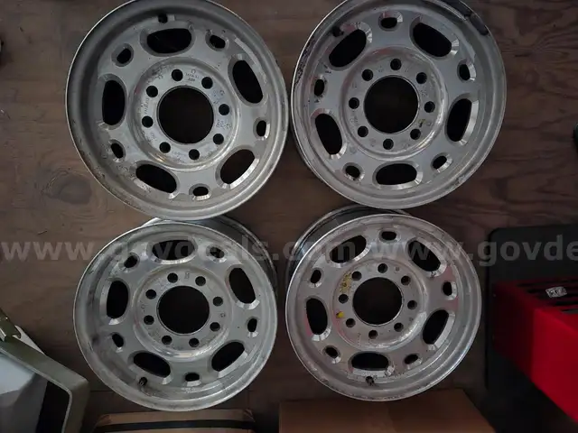 Four aluminum rims 8 lug size 16x6.5Jx28