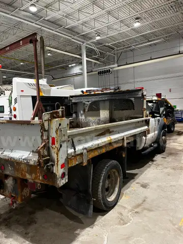 2010 Ford F-450 SD Dump Truck