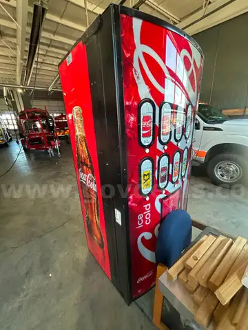 Beverage vending machine