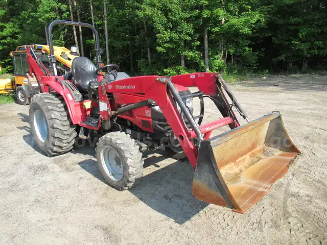 2015 Mahindra Backhoe Loader