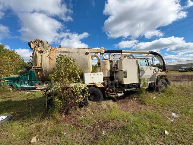 1990 Ford LNT8000F TANDEM Vacuum Truck
