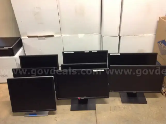 Lot of 9 - HP Monitors