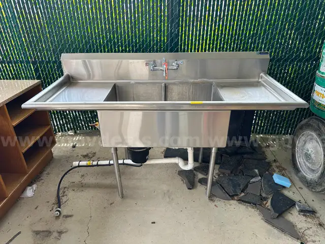 Amtekco Stainless Steel Commercial Sink w/ Garbage Disposal &#x2013; Not Tested &#x2013; As-Is