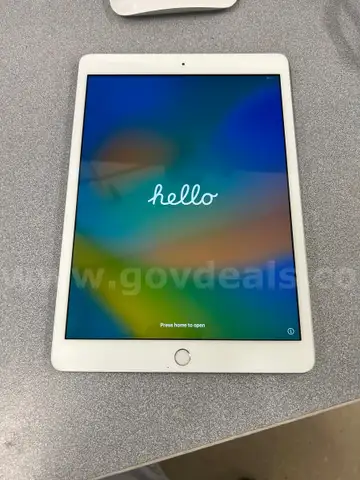 Lot of 100 Generation 8 iPads