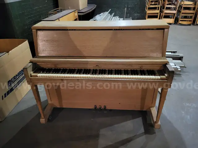 Upright piano