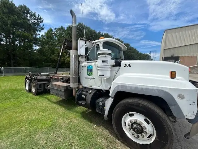 2002 Mack Roll-off