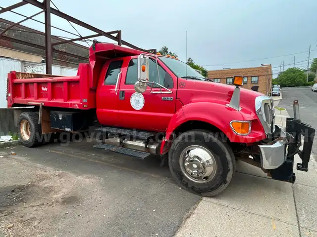 2008 Ford F-750 w/Plow