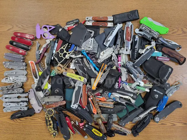 Bag of miscellaneous Knives &#x26; Multi-Tools