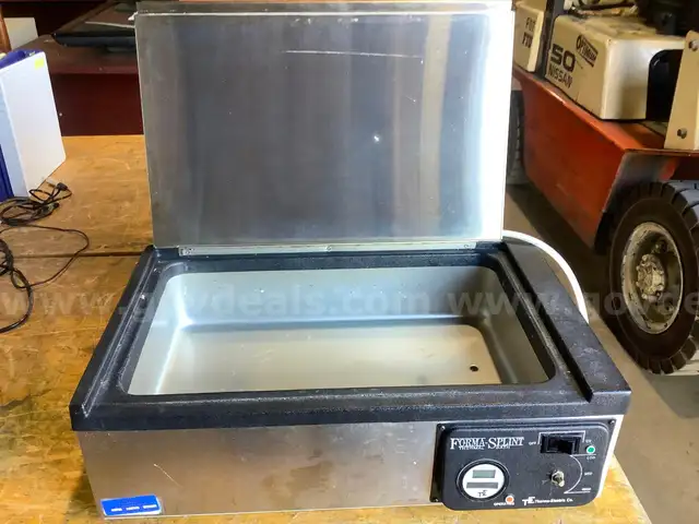 (1) Hot water bath by Forma Splint