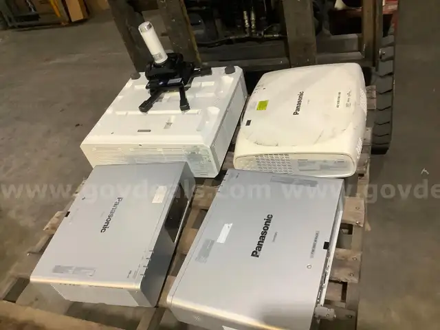 (4) Used Panasonic Projectors