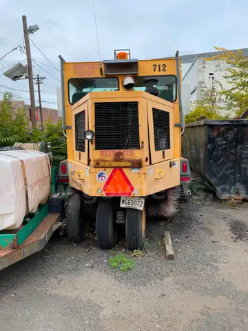 2004 Elgin Pelican Sweeper