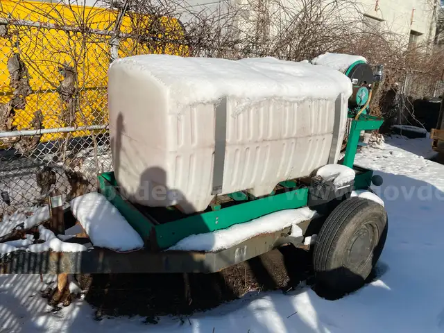 Lesco Water Tank Trailer w/Hose Reel