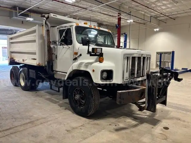2001 International 2674 Dump Truck