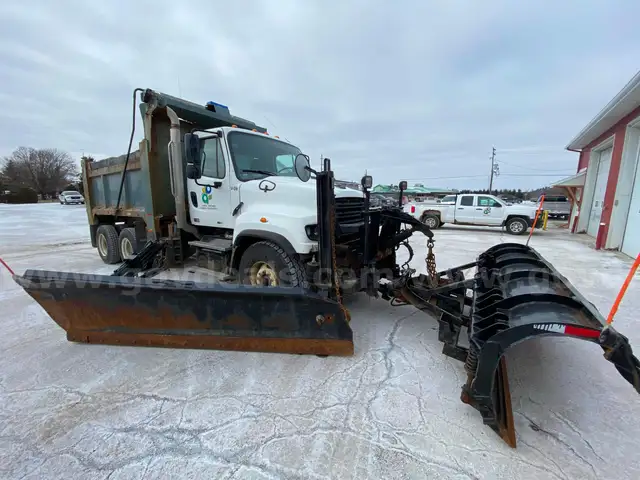 2012 Freightliner 114SD - Snow Plow Truck