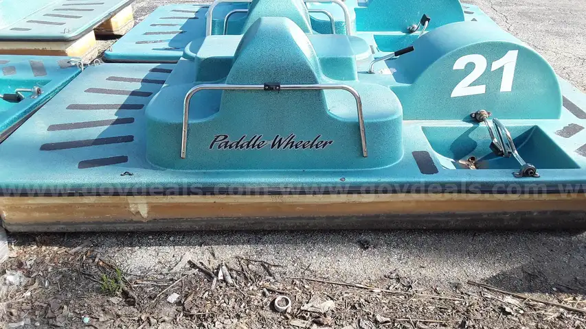 Paddle boat