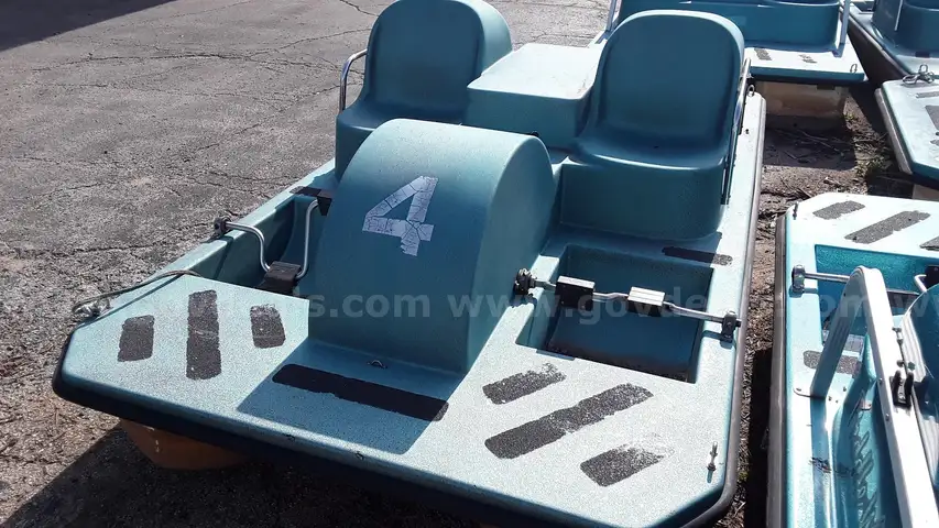 Paddle boat