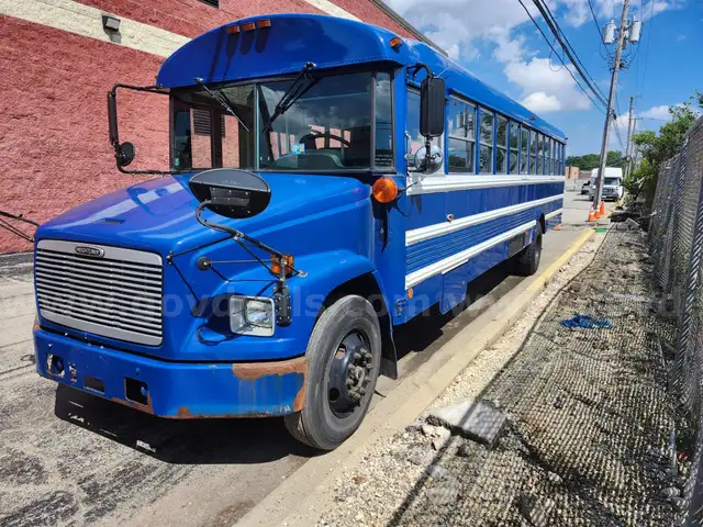 2002 Freightliner FS65 bus