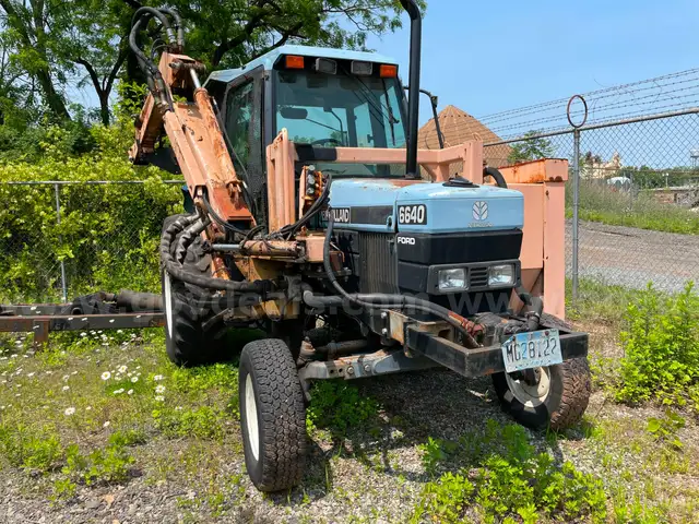 1996 NEW HOLLAND 6640 TRACTOR  w/Alamo Flail Ax Finish Mower