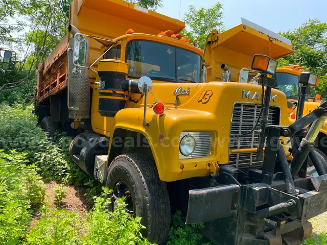190 Mack RD690S Dump Truck