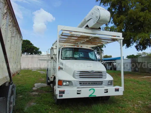 90142/ 2006 Sterling Acterra, bucket truck. SW 25-16 #2