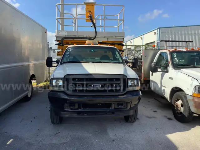9-0140/ 2003 Ford F-450 SD
