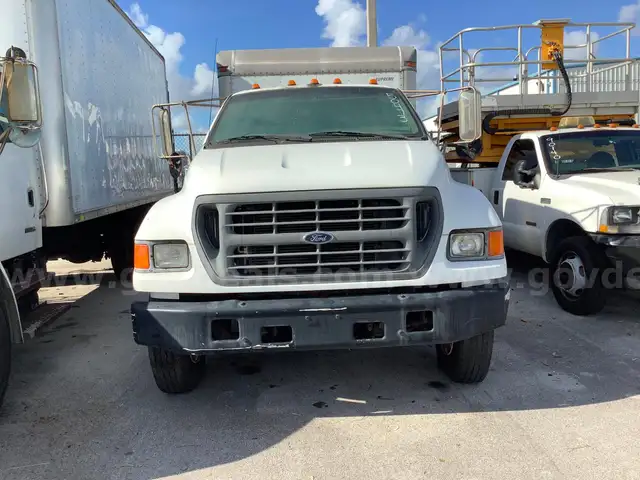 5-0473/ 2000 Ford F-650