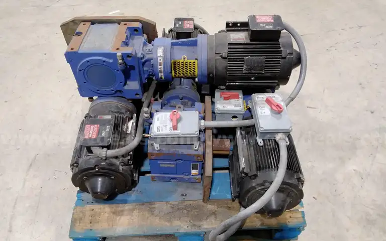 Lot of (4) Electric Motors with reduction gears.