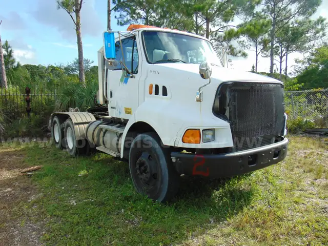 11-0414/ 2004 Sterling LT9500. Pros 25-18 #2