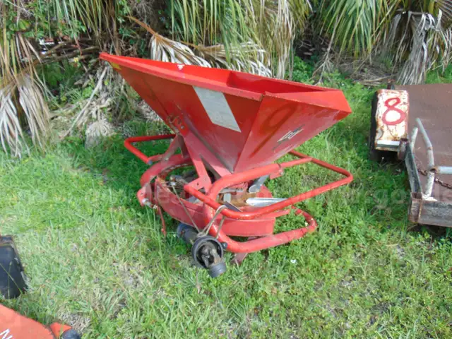 704725/ Lely Spreader. Model: H.  Pros 25-18 #9