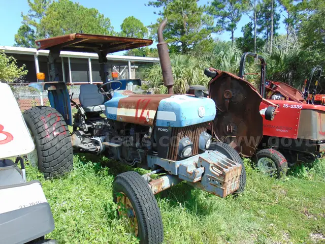 16-0521/ 1998 New Holland Tractor. Model: 4630. Pros 25-18 #12