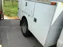 13-2521/ 2006 Ford F-350 SD, with a utility body.